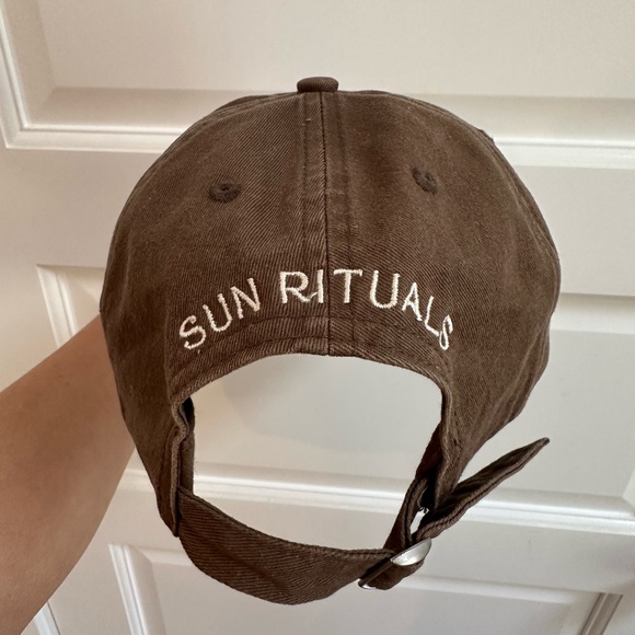 Sun Rituals Re-centre Cap - Choc | OS - Picture 8 of 10